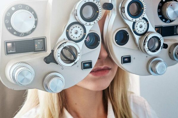Identisch ein Optiker Ihnen zusammen mit Sehproblemen mit Spezialgläsern beistehen kann Sehprobleme